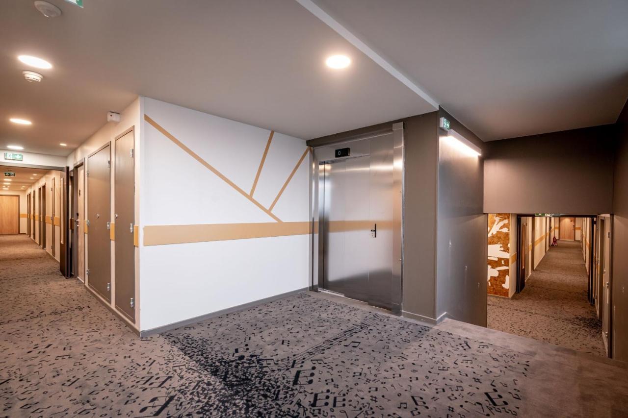 Ibis Styles Valenciennes Petite Foret Ngoại thất bức ảnh